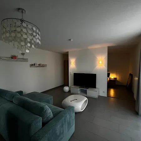 Schoenes Mit Terrasse - Privatvermietung Appartamento