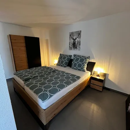 Schoenes Mit Terrasse - Privatvermietung Appartamento *